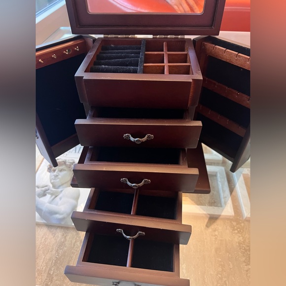 Genuine cherry wood gown jewelry box - Picture 3 of 7